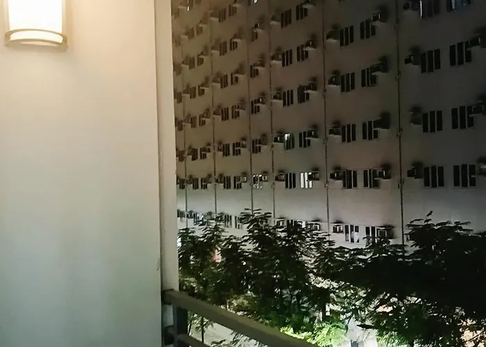 Warm Retreat With Balcony At Shore 2 Residences Manila
