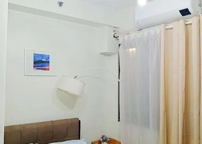 Warm Retreat With Balcony At Shore 2 Residences Apartment *